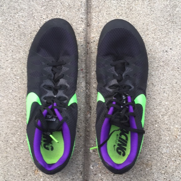 nike shoes that track steps